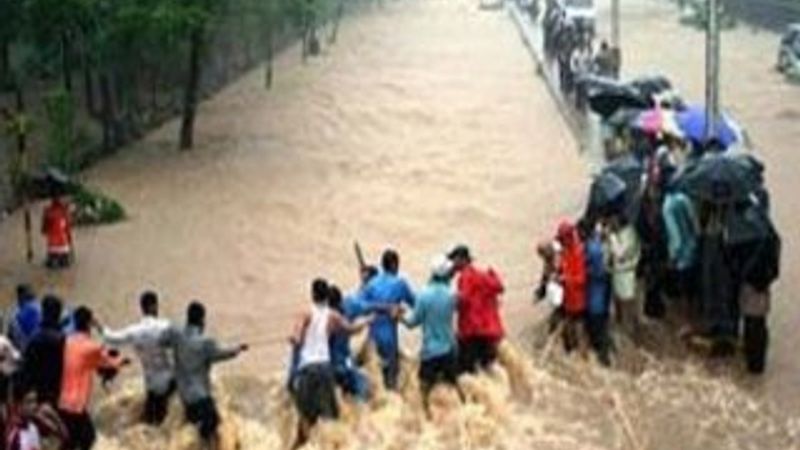 Hindistan'ı sel vurdu: 178 ölü