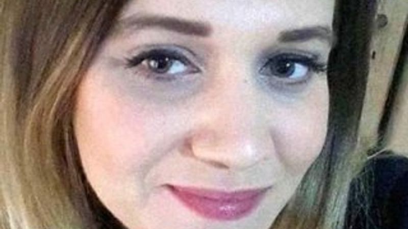 Kayıp diye aranan kız vitrinin arkasında asılı bulundu