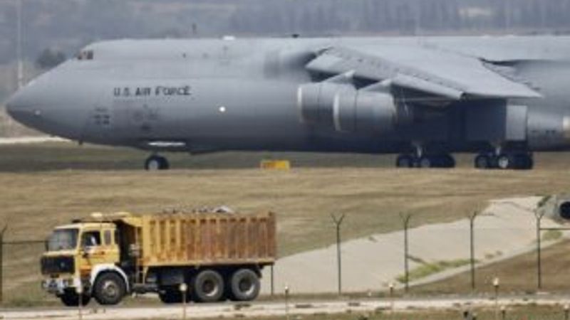ABD'nin dev savaş uçağı İncirlik'e indi