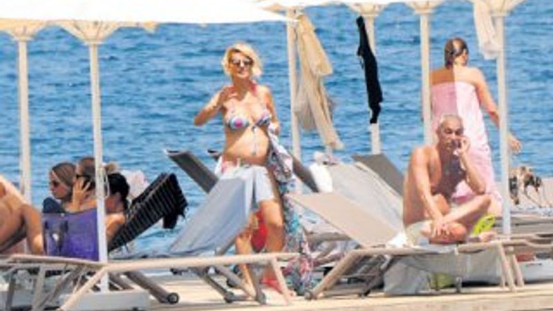 Esra Erol'un bebeği göründü