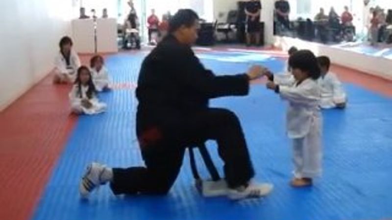 Küçük tekvandocu beyaz kuşak kazandı