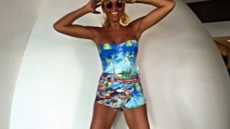 Eda Taşpınar 3 aydır güneşleniyor