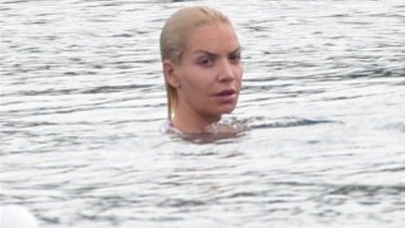 Öykü Serter tatilde