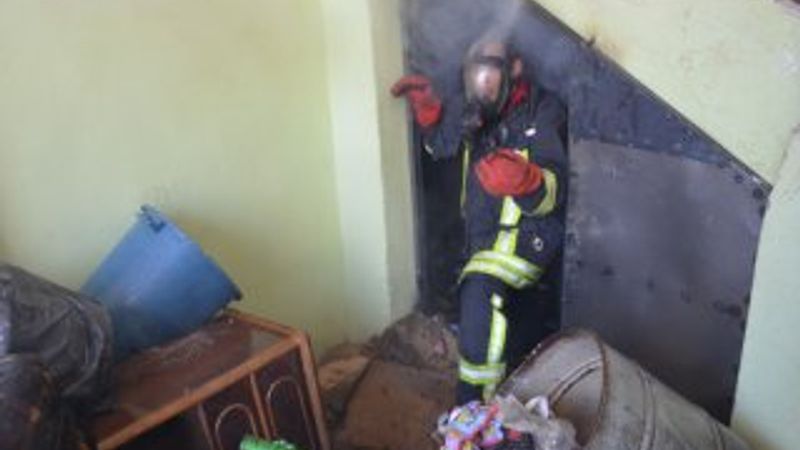 Apartmanda çıkan yangın korkuttu