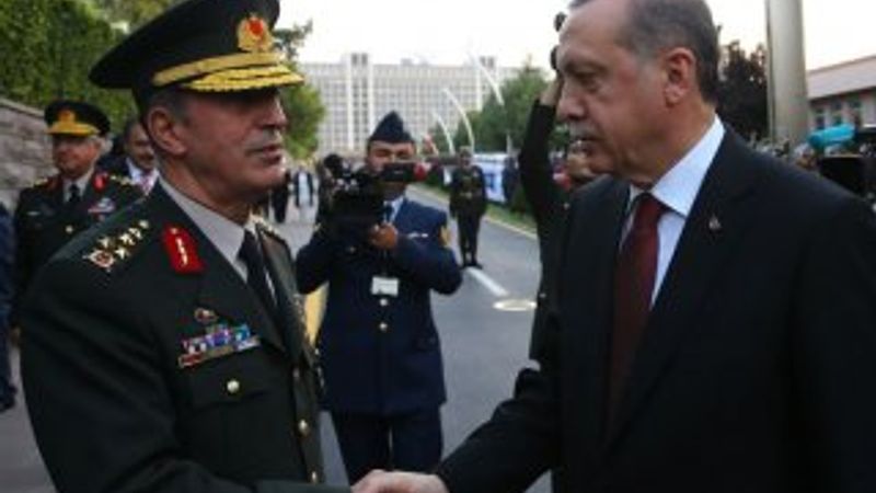 Necdet Özel görevini Hulusi Akar’a teslim etti