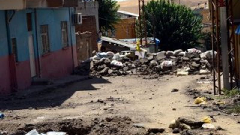 Silvan'da sokaklar savaş alanına döndü