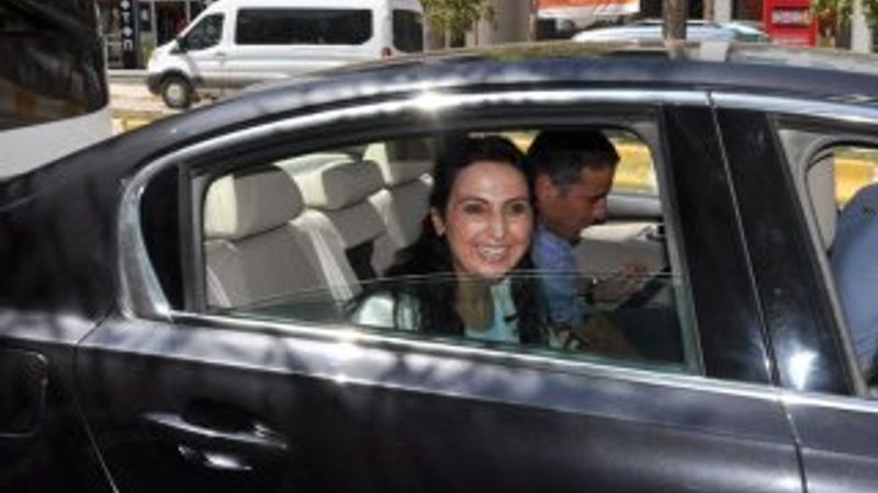 Yüksekdağ öldürülen teröristlerin ailelerini ziyaret etti