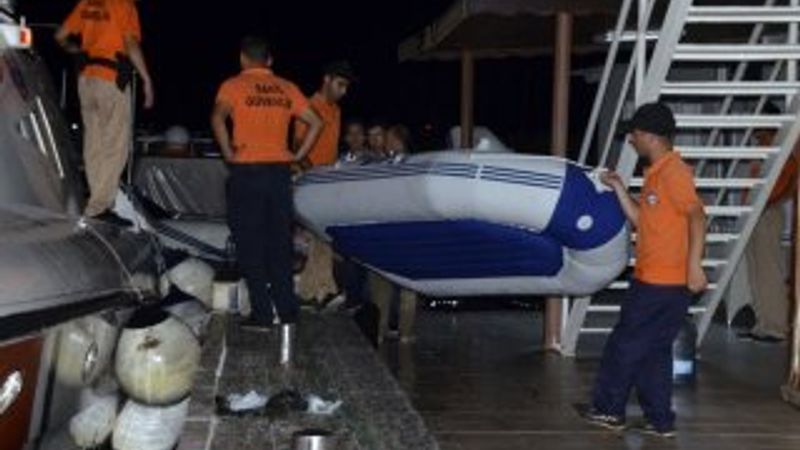 Bodrum'da kaçakları taşıyan tekne battı:1 ölü