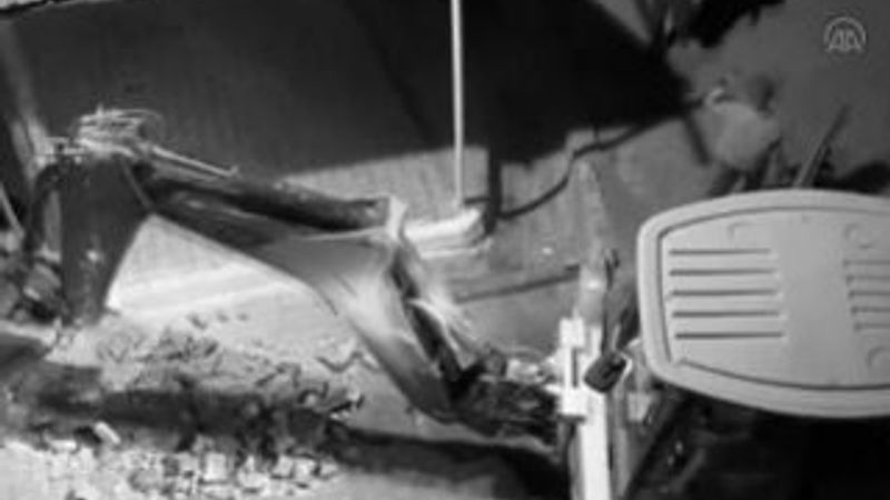 PKK'lıların iş makinesiyle zarar verdiği görüntüler