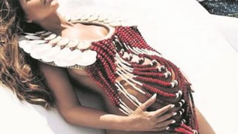 7 aylık hamile Yolanthe Cabau soyundu