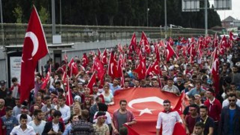 Türkiye'nin dört bir yanında şehitler için yürüdüler