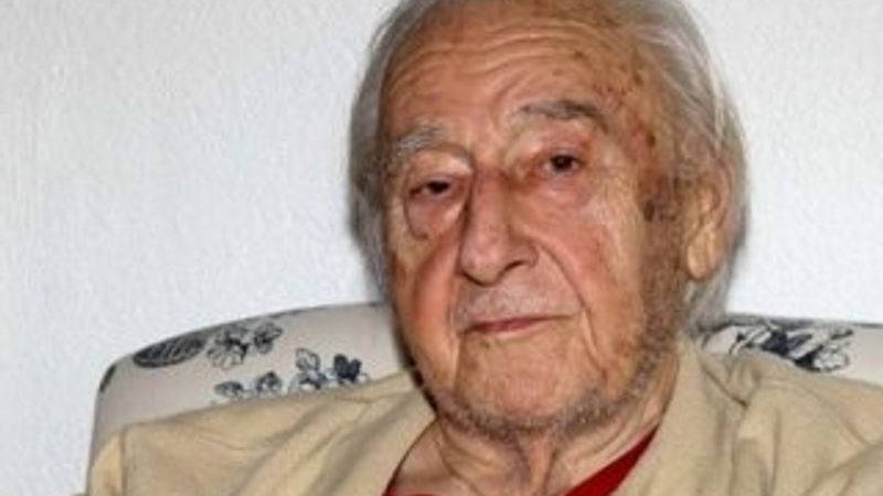 Oktay Akbal yaşamını yitirdi