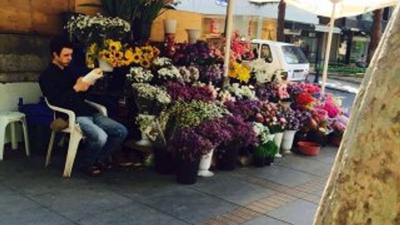 Çiçekçi Mehmet için çiçek dağıtıldı