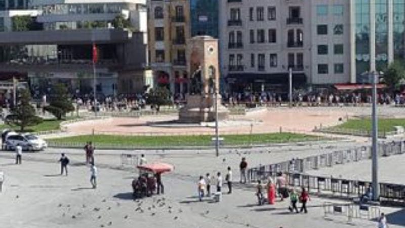 Taksim'de şüpheli çantanın sahibi bulundu