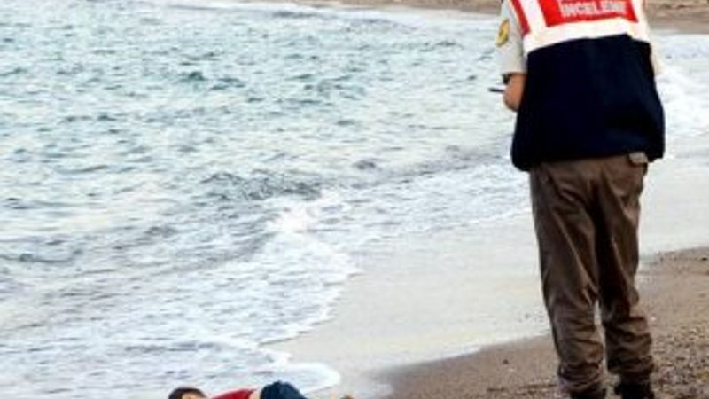 Aylan anne ve abisi ile Kobani'de toprağa verildi