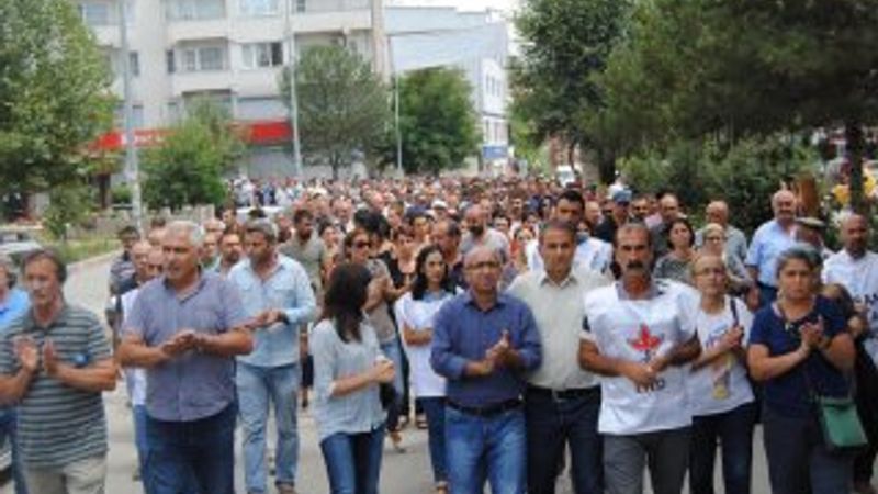 İnsan Hakları Derneği Tunceli'de PKK için yürüdü
