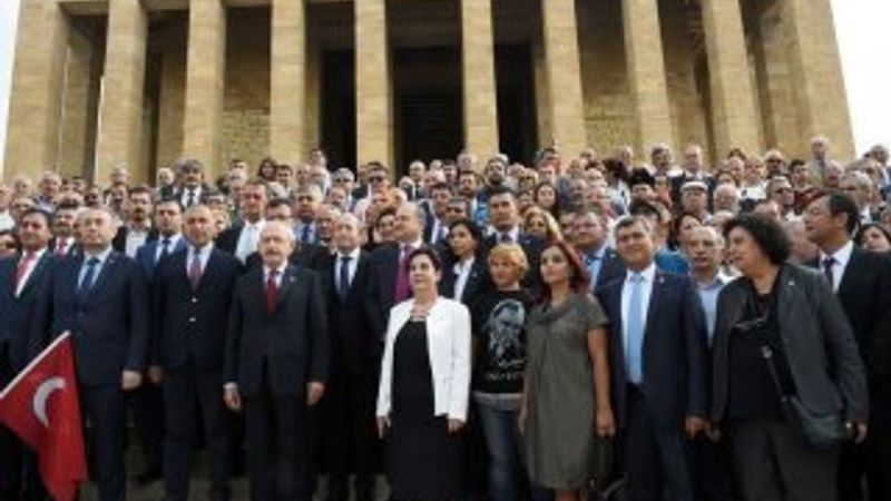 CHP 92. kuruluş yıl dönümünü Anıtkabir'de kutladı