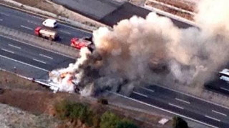 TEM'de otobüsü alev topuna döndü