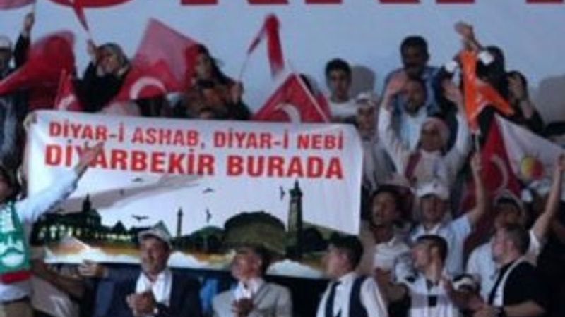 Diyarbakır teşkilatından şehitler için slogan