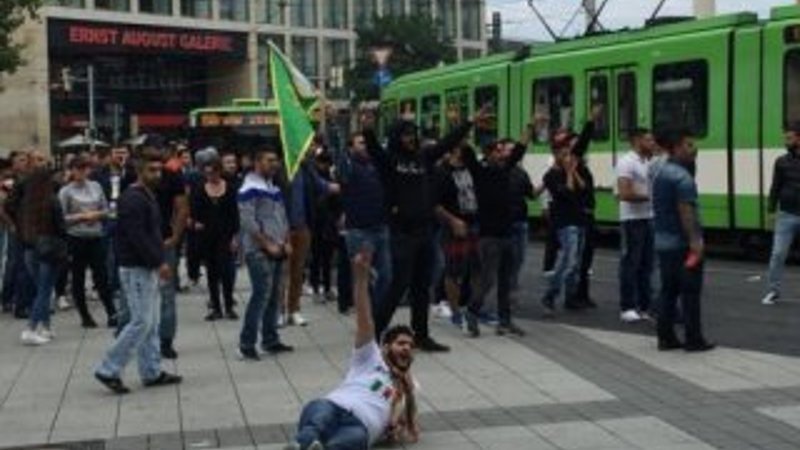 Almanya'da PKK'yı protesto mitinginde olaylar çıktı