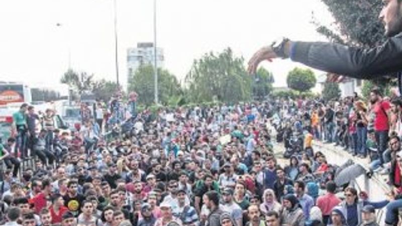 Mülteciler Edirne'ye taksiyle gitmek için 600 lira ödüyor