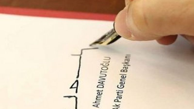 Başbakan Ahmet Davutoğlu'nun imzası