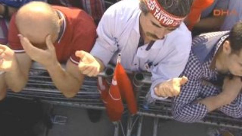 Yenikapı'da milyonlar şehitler için dua etti