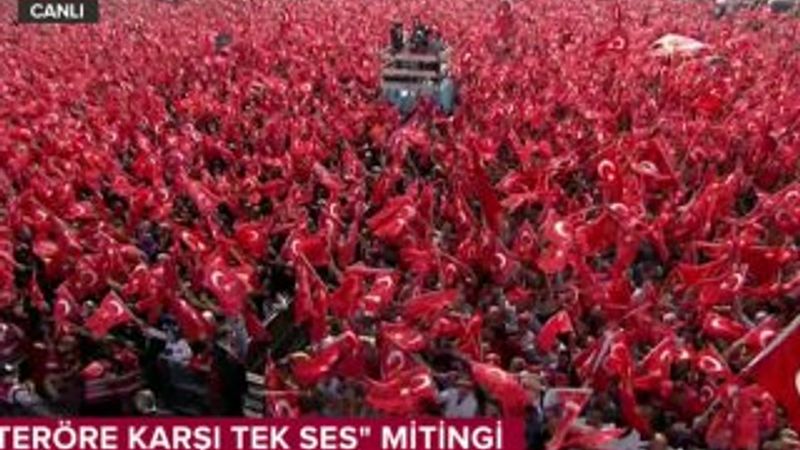 Yenikapı'da milyonlar İstiklal Marşı okudu
