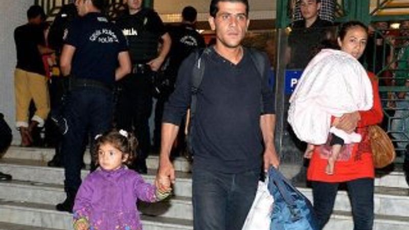 Sığınmacılar Edirne'ye doğru yürüyüşe geçti