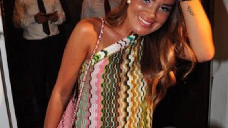 Özlem Yıldız sevgilisiyle tatile çıktı