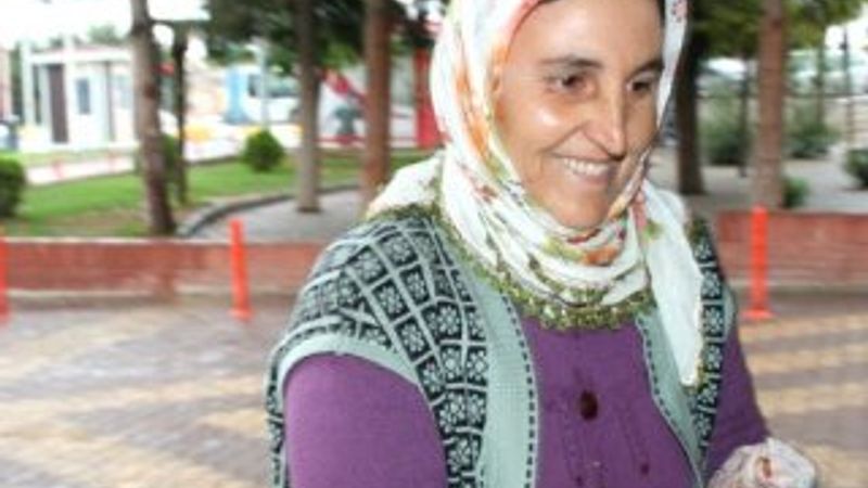 Kurban etini keserken kendi boğazını kesti