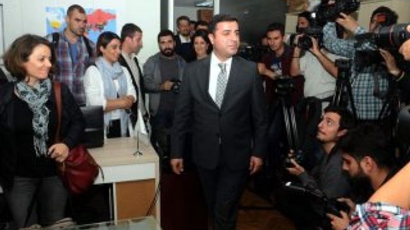Demirtaş'tan PKK'nın ajansına ziyaret