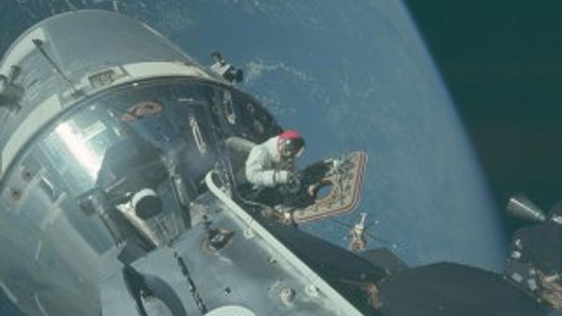 NASA astronotların Ay fotoğraflarını paylaştı