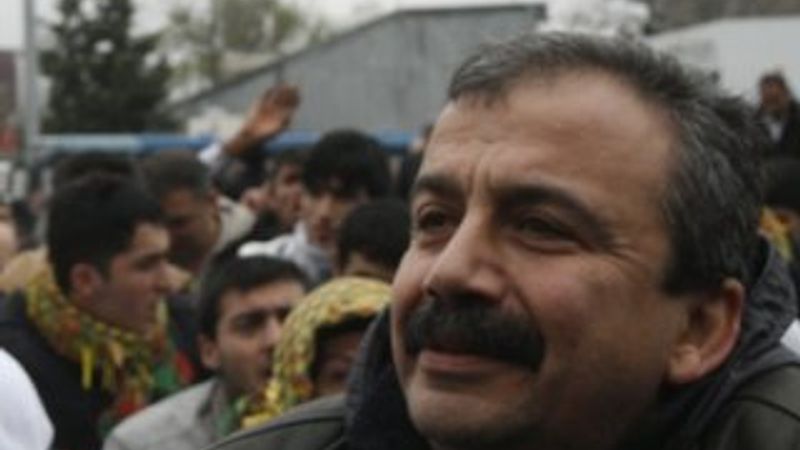 Sırrı Süreyya Önder: 2 değil 3 patlama oldu