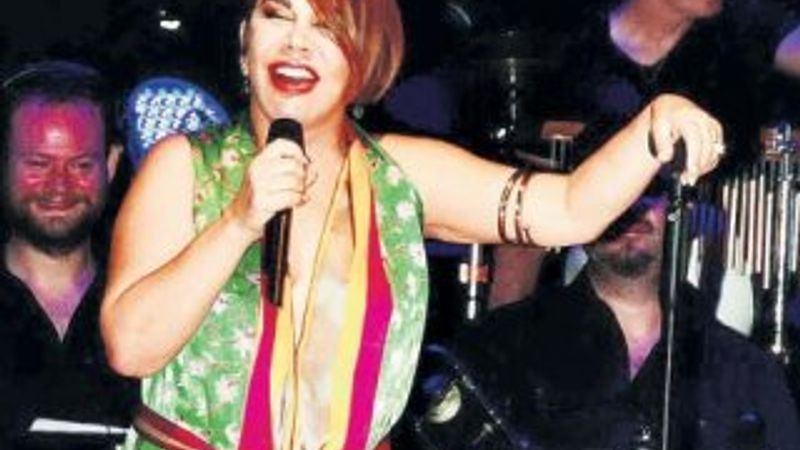 Sezen Aksu'nun siyasi söylemi turneyi bitirdi