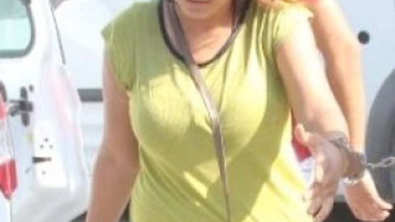 Sütyeninden 100 adet uyuşturucu hap çıktı