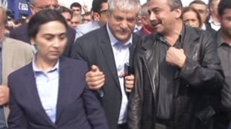 HDP'liler kahkaha atarken objektiflere yakalandı