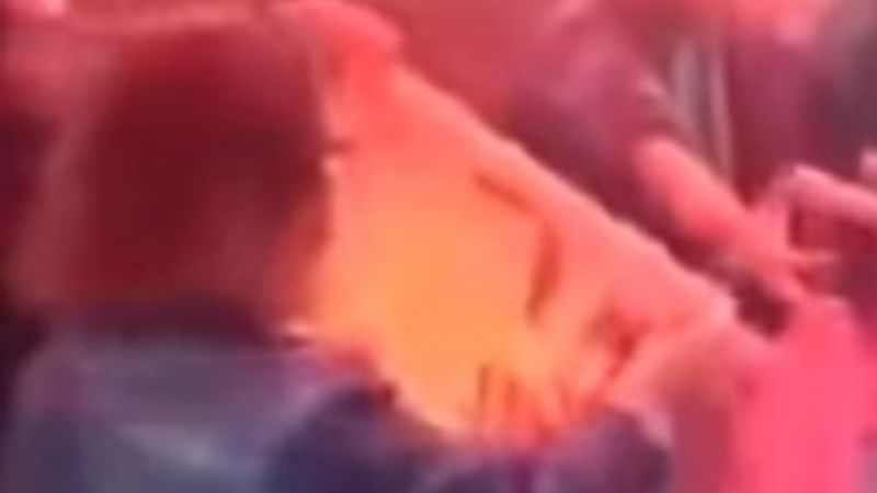 CHP'liler Trabzon'da hamsi dağıtarak oy istedi