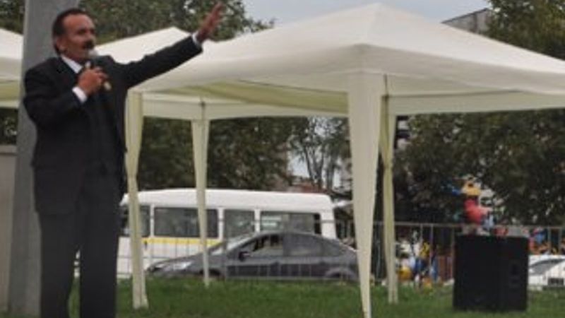 Bursa'da boş meydanda tek kişilik miting