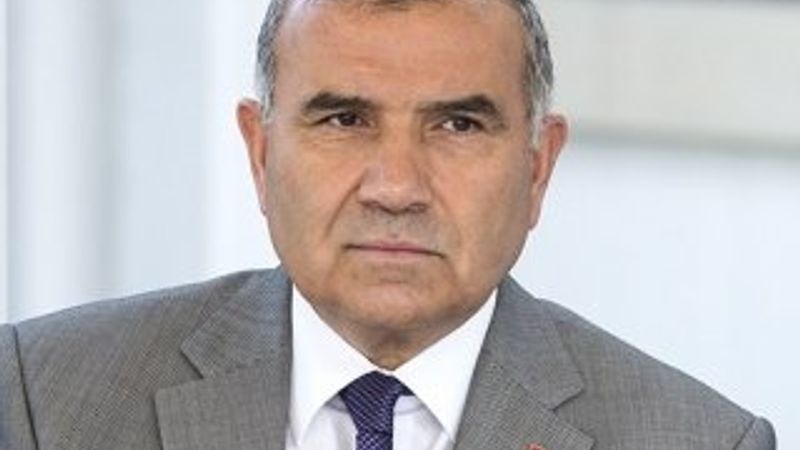 Enerji Bakanı saatlerini karıştıranlardan özür diledi