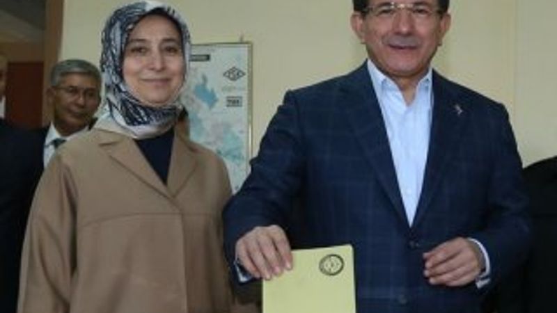Davutoğlu'nun oy kullandığı sandıkta AK Parti birinci