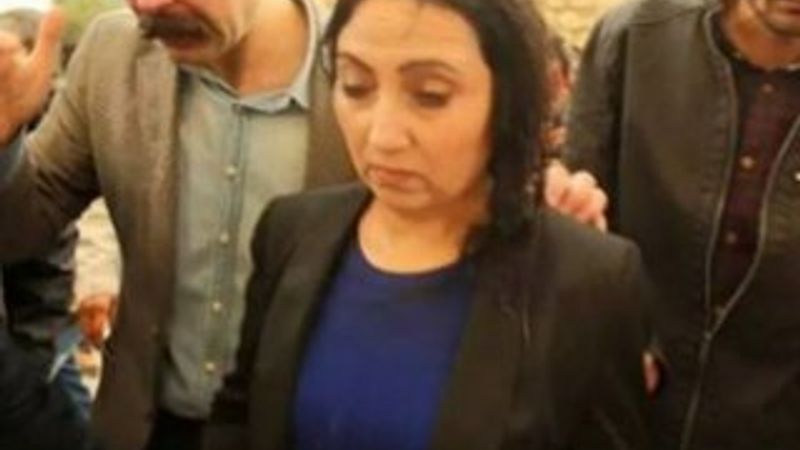 Figen Yüksekdağ su dolu hendeğe düştü esprisi