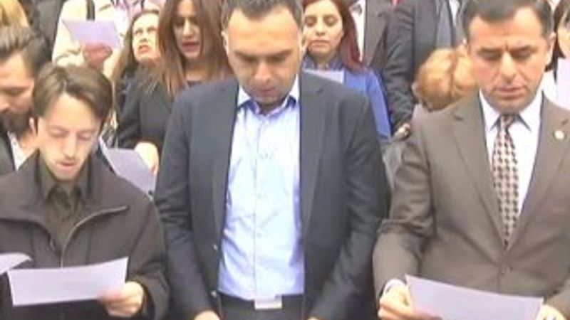 CHP'li vekil Taksim'de Fransız marşı okudu