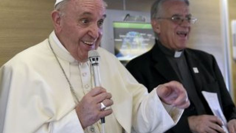 Papa'ya düşürülen Rus uçağı soruldu