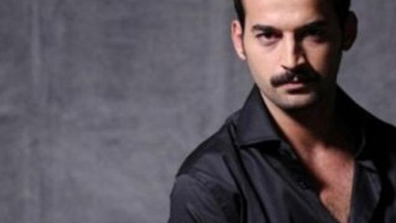 Babasını öldüren dizi oyuncusu ilk duruşmaya çıktı