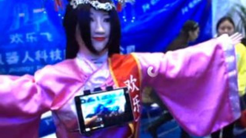 Çin'de hava durumunu robot sundu