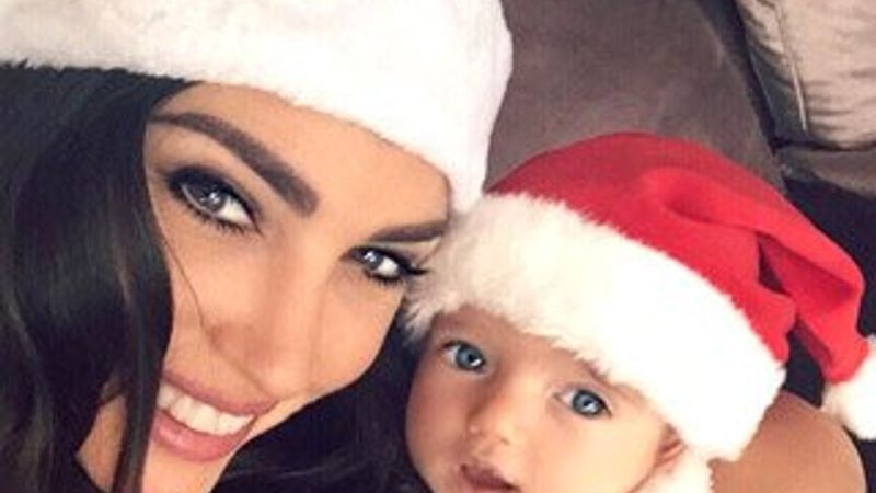 Sneijder'in oğlu Xess Xava annesiyle poz verdi