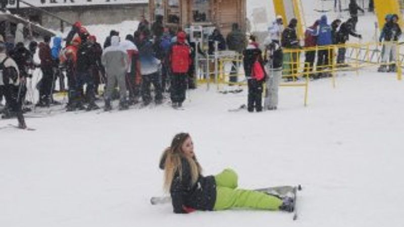 Uludağ'da pistler acemi kayakçılarla doldu