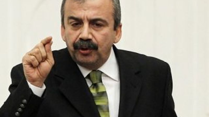 Sırrı Süreyya'dan Öcalan'a övgüler