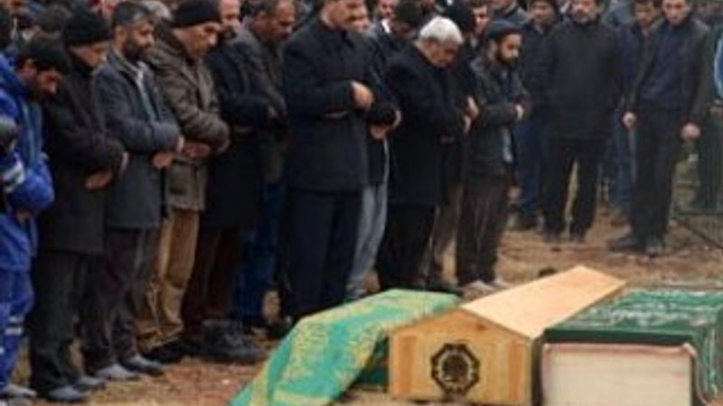 Lokman Açıkgöz ve 2 çocuğu defnedildi